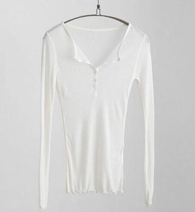 Κομψό γυναικείο πουκάμισο σε διάφορα χρώματα με ντεκολτέ σε σχήμα V με κουμπιά