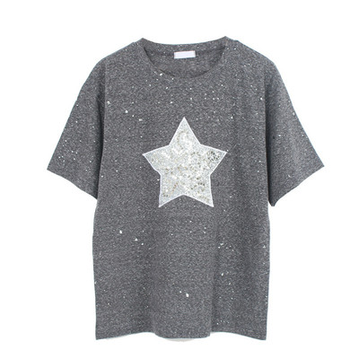 Μοντέρνο γυναικείο μπλουζάκι σε δύο χρώματα με εκτύπωση