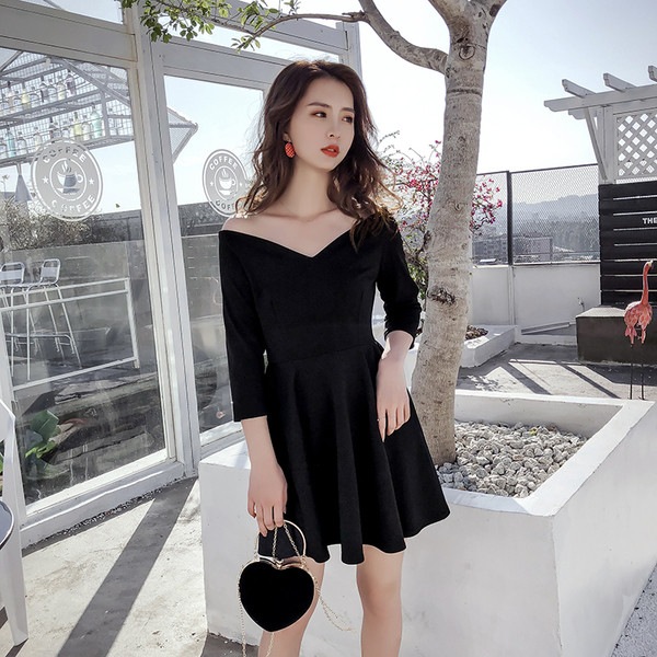 Γυναικείο φόρεμα για την Άνοιξη και το Φθινόπωρο με V-λαιμό