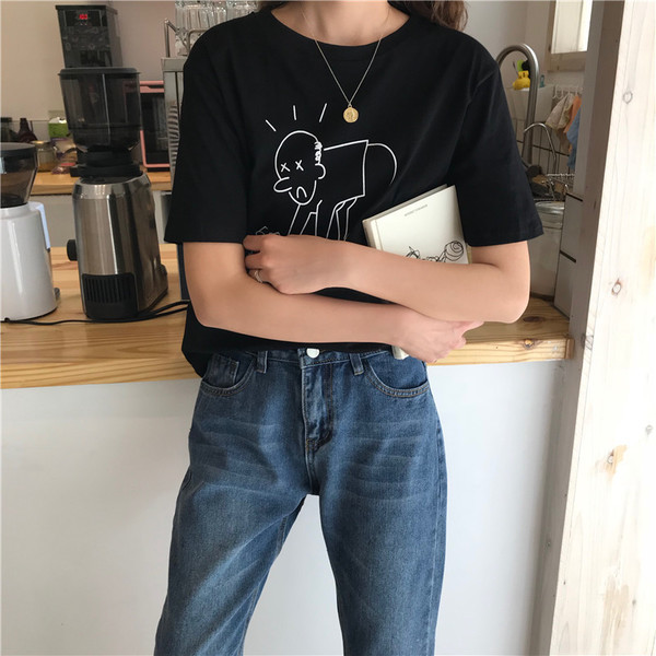 Női alkalmi blúz rövid ujjal, érdekes alkalmazással - fehér és fekete