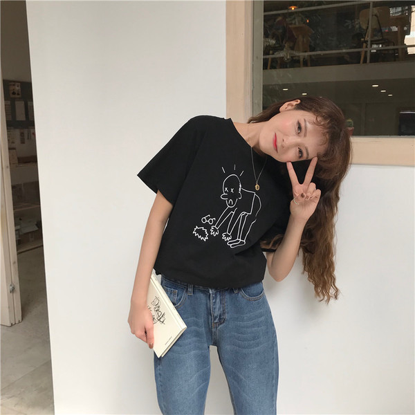 Női alkalmi blúz rövid ujjal, érdekes alkalmazással - fehér és fekete