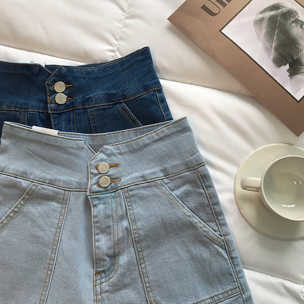 Γυναικεία  τζιν με υψηλή μέση και τσέπες σε ελαφρύ και σκούρο χρώμα