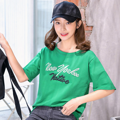 Αθλητικό κοντό μανίκι T-shirt σε διάφορα χρώματα με πολύχρωμη επιγραφή