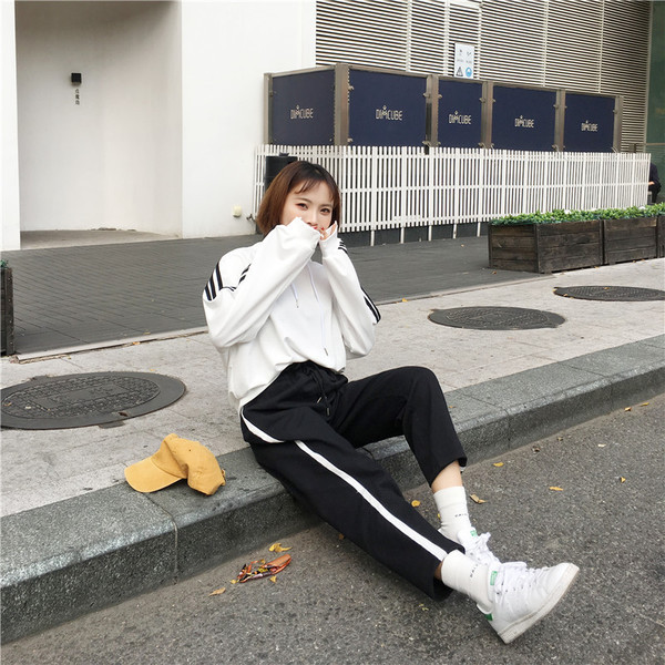 Sport - alkalmi női nadrág 9/10 hosszúságú, széles modellel