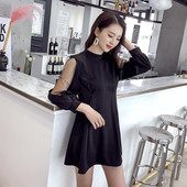 Μοντέρνο γυναικείο φόρεμα με διαφανή, φαρδιά μανίκια σε μαύρο χρώμα