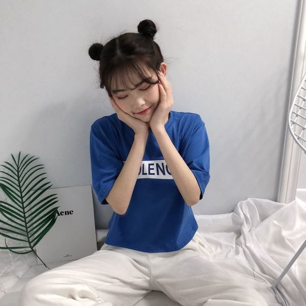 Καθημερινή γυναικεία T-shirt με φαρδιά μανίκια 3/4, ευρύ μοτίβο - μπλε και μαύρο