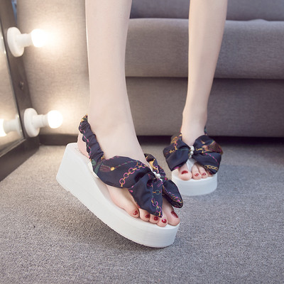 Női magas platformú szandál szalaggal és díszkövekkel