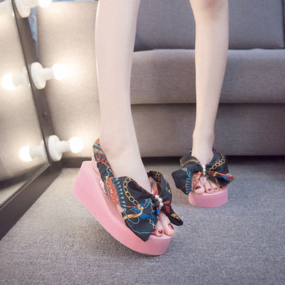 Női magas platformú szandál szalaggal és díszkövekkel