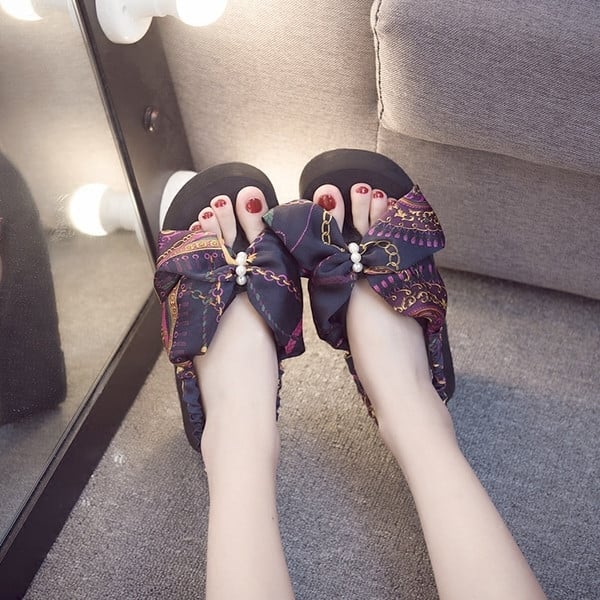 Női magas platformú szandál szalaggal és díszkövekkel