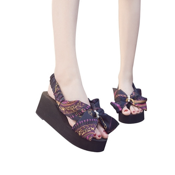 Női magas platformú szandál szalaggal és díszkövekkel