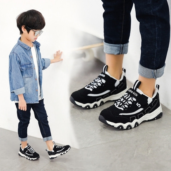 Gyermek sport és alkalmi unisex tornacipő magas talppal és fekete folttal