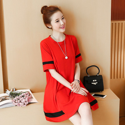 Alkalmi női ruha színes szalagokkal, O-alakú gallérral és 3/4-es ujjakkal