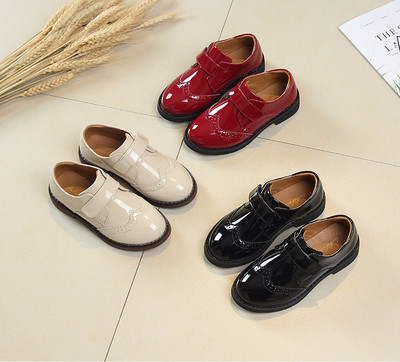 Стилни,лачени детски обувки за момичета с лепенка в три цвята