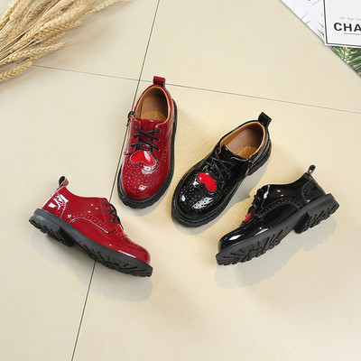 Модерни детски дишащи,подходящи за ежедневие обувки за момичета с мини апликация сърце в черен и червен цвят