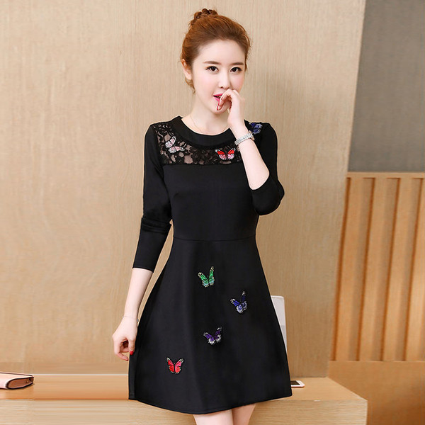 Γυναικείο φόρεμα σε μαύρο χρώμα με δαντέλα και κεντήματα