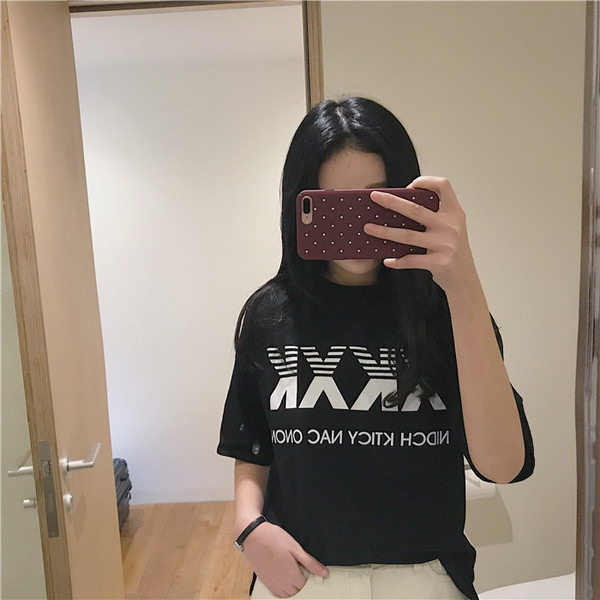 Περιστασιακή γυναικεία μπλούζα με μανίκι 3/4 σε λευκό και μαύρο χρώμα