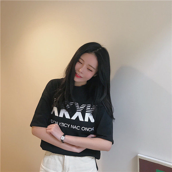 Περιστασιακή γυναικεία μπλούζα με μανίκι 3/4 σε λευκό και μαύρο χρώμα