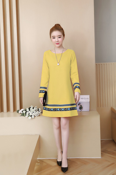 Γυναικείο φόρεμα σε τρία χρώματα με μακριά μανίκια και κεντήματα