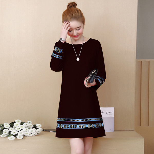 Γυναικείο φόρεμα σε τρία χρώματα με μακριά μανίκια και κεντήματα