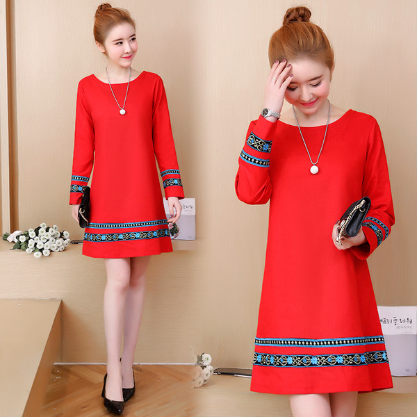 Γυναικείο φόρεμα σε τρία χρώματα με μακριά μανίκια και κεντήματα