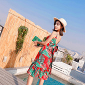 Μακρύ καθημερινό γυναικείο  φόρεμα  με λεπτές λωρίδες και ασύμμετρο μήκος σε κόκκινο χρώμα με έγχρωμη εκτύπωση