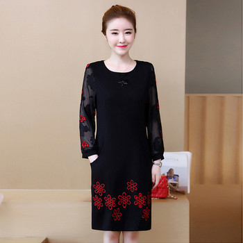 Κομψό γυναικείο φόρεμα με κεντήματα με διαφανή μανίκια και τσέπες