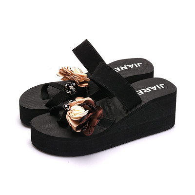 Γυναικείες παντόφλες σε  πλατφόρμα και 3D floral διακόσμηση