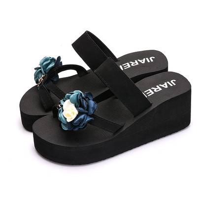 Γυναικείες παντόφλες σε  πλατφόρμα και 3D floral διακόσμηση