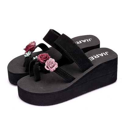 Γυναικείες παντόφλες σε  πλατφόρμα και 3D floral διακόσμηση