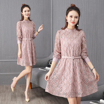 Κομψό δαντελωτό γυναικείο φόρεμα με κεντήματα και διακοσμητική ζώνη σε τρία χρώματα