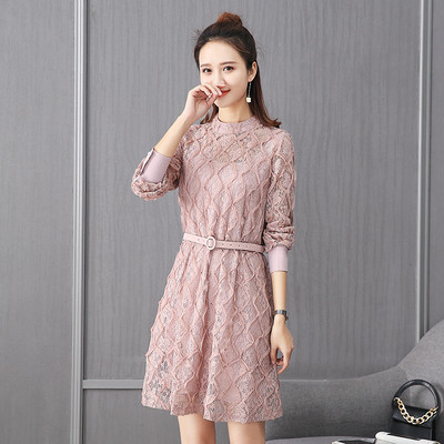 Κομψό δαντελωτό γυναικείο φόρεμα με κεντήματα και διακοσμητική ζώνη σε τρία χρώματα