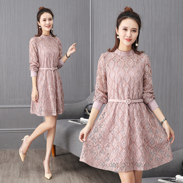 Κομψό δαντελωτό γυναικείο φόρεμα με κεντήματα και διακοσμητική ζώνη σε τρία χρώματα