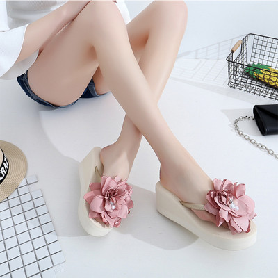 Дамски чехли през пръста с 3D флорална декорация 