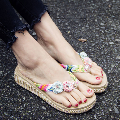 Modern női papucs színes virágmotívumokkal