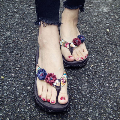 Modern női papucs színes virágmotívumokkal