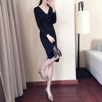 Αθλητικό κομψό γυναικείο μακρύ φόρεμα με V-λαιμό και δαντέλα σε μαύρο χρώμα