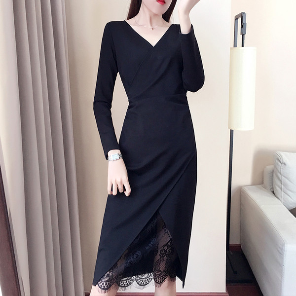 Αθλητικό κομψό γυναικείο μακρύ φόρεμα με V-λαιμό και δαντέλα σε μαύρο χρώμα