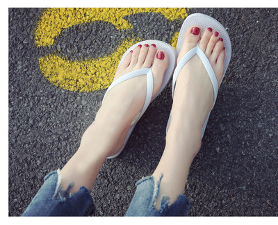 Περιστασιακές γυναικείες παντόφλες  σε διάφορα χρώματα