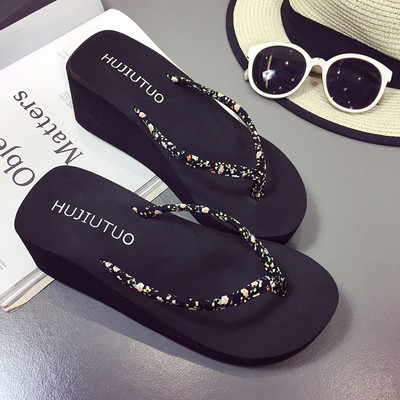 Casual γυναικείες παντόφλες σε πλατφόρμα με λεπτούς ιμάντες στο δάχτυλο