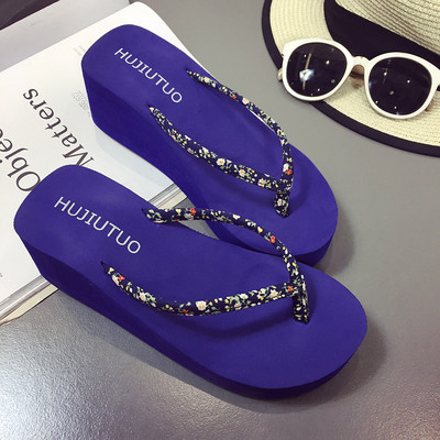 Casual γυναικείες παντόφλες σε πλατφόρμα με λεπτούς ιμάντες στο δάχτυλο