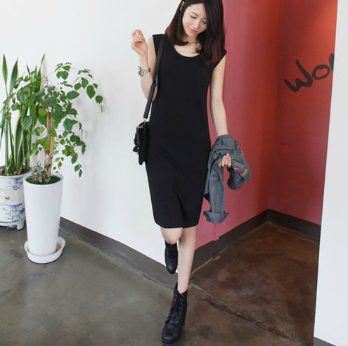 Κομψό γυναικείο αθλητική, καθημερινό φόρεμα σε μαύρο χρώμα