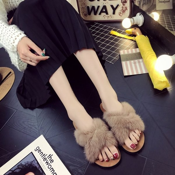 Modern női papucs kétféle bolyhos modellben