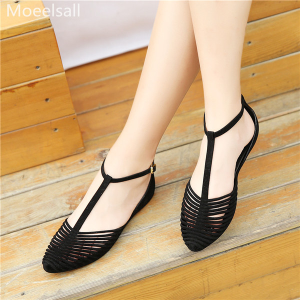 Női modern szandál több színben, alacsony talpon bokapánttal