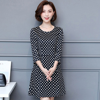 Μοντέρνο γυναικείο φόρεμα με δαντέλα σε σχήμα O σε μαύρο χρώμα