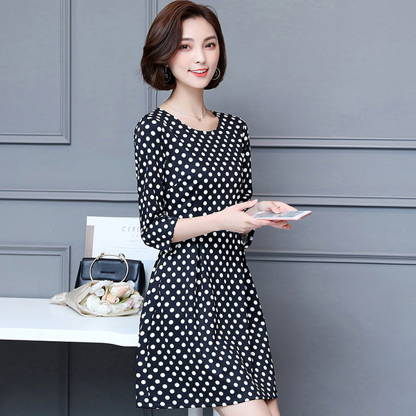 Μοντέρνο γυναικείο φόρεμα με δαντέλα σε σχήμα O σε μαύρο χρώμα