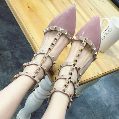 Модерни дамски сандали на ток в различни цветове с метални капси