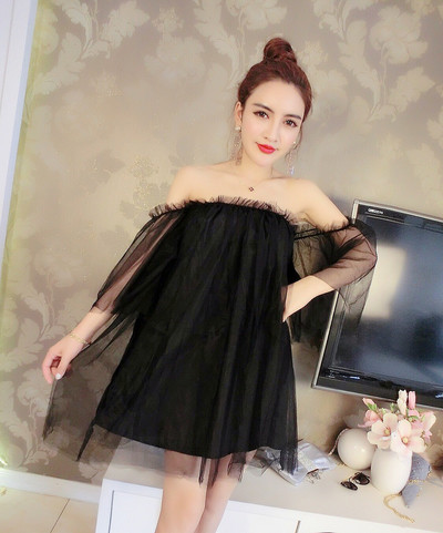 Finom női rövid ruha tüllből szabad fazonban és ejtett vállú három színben