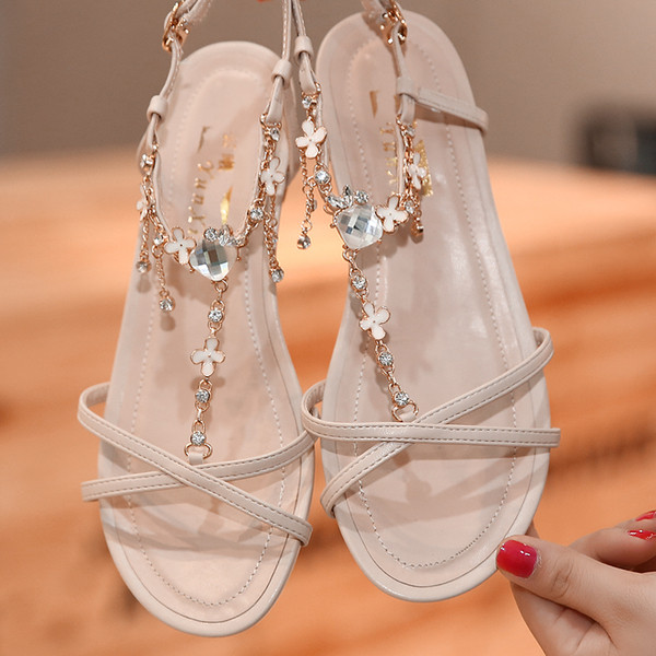 Κομψά γυναικεία σανδάλια με ιμάντες και διακοσμητικά στρας