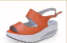 Καθημερινά γυναικεία σανδάλια με στρογγυλεμένη ψηλή σόλα σε διάφορα χρώματα