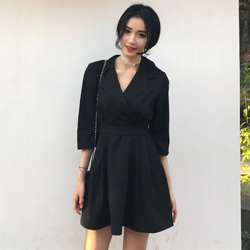 Κομψό γυναικείο φόρεμα με δαντέλα V σε μαύρο και μπεζ χρώμα